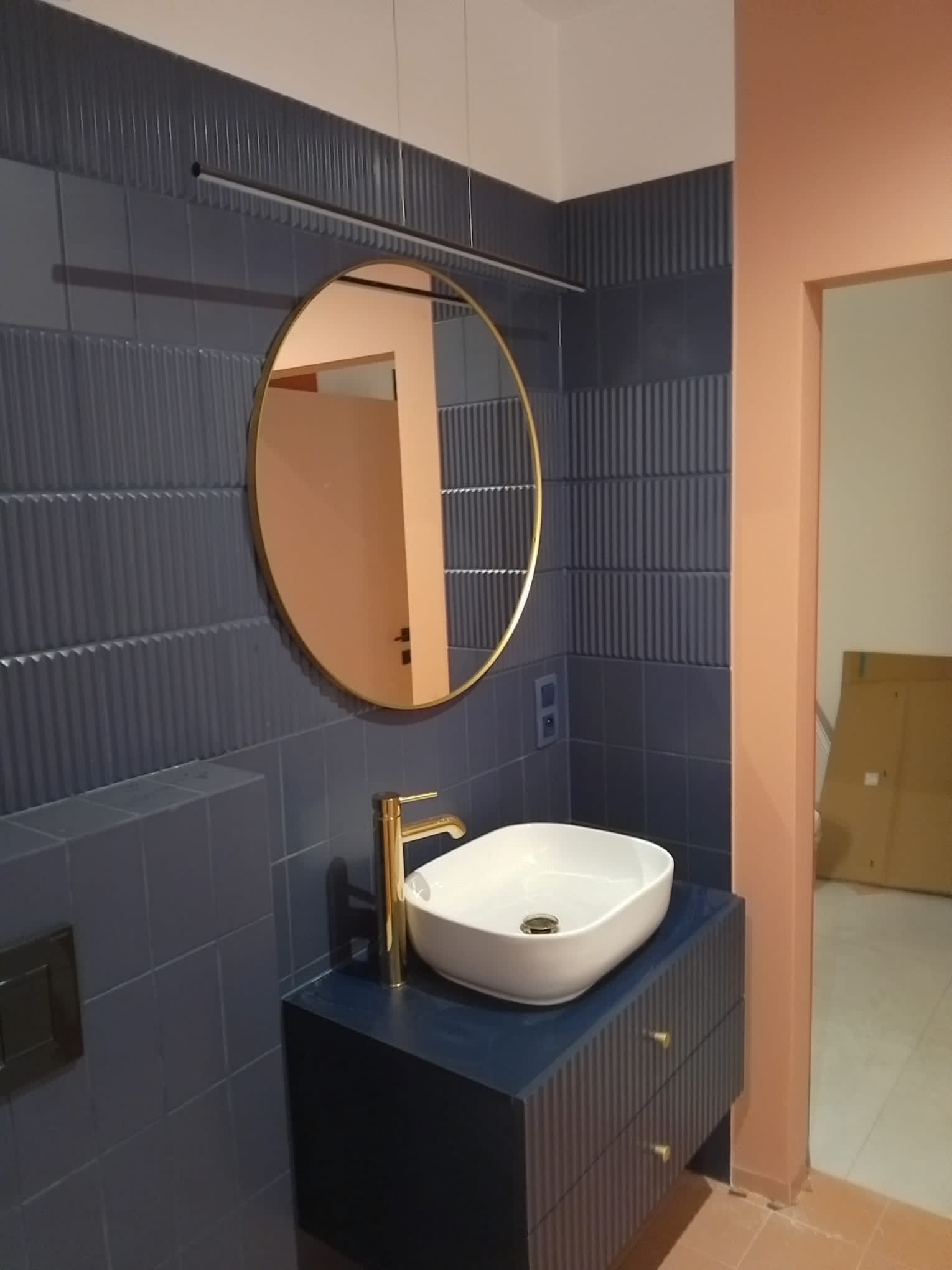 0B4C0F03 1F34 4D68 A84A 00C9BDC0DD7E