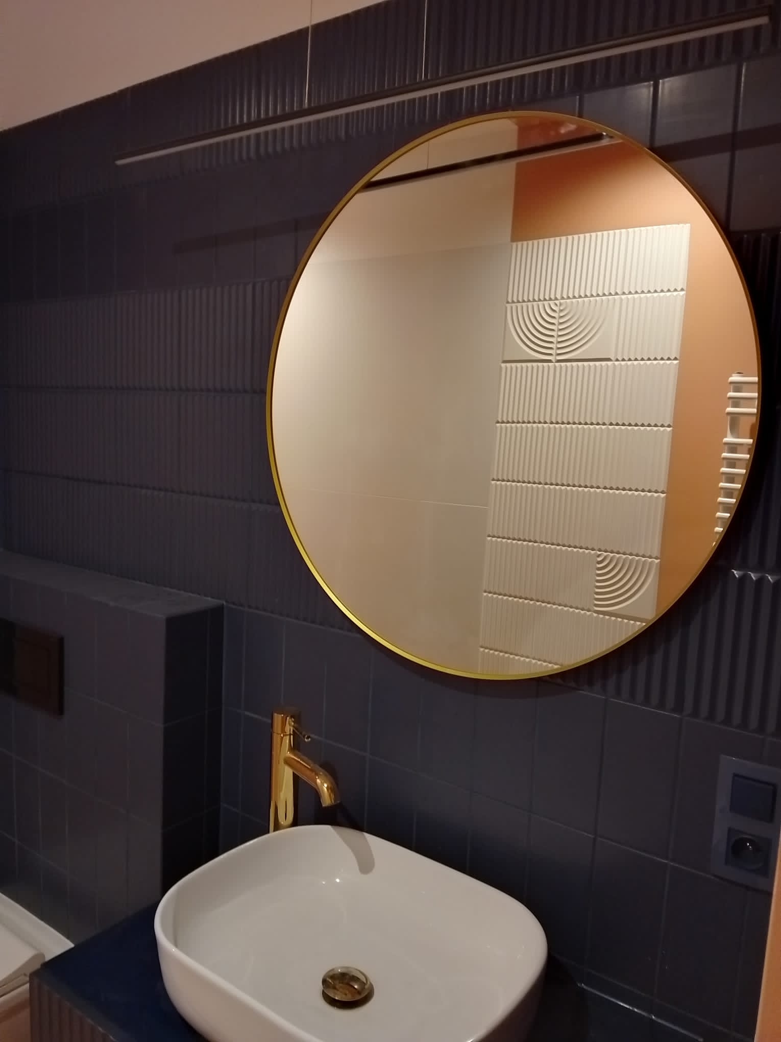 D4CDBD9A F567 4D44 8DD3 8E44B1A99615